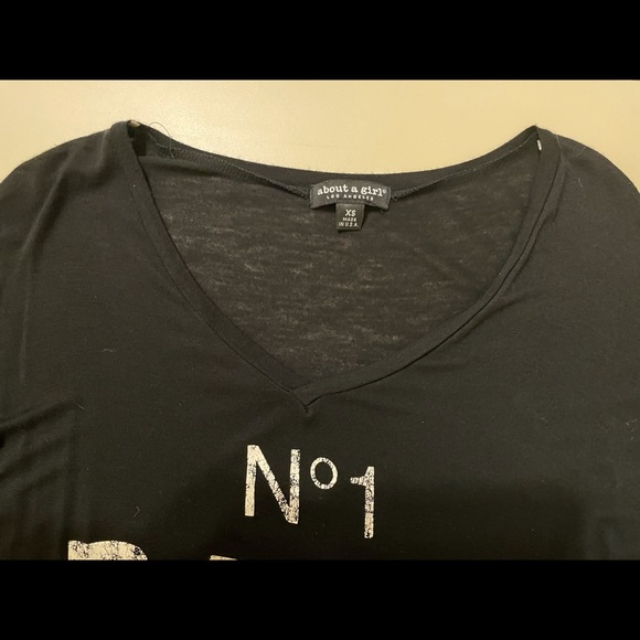 Black V Neck Graphic Tee Size XS - Picture 2 of 3